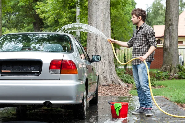 Tired man cleaning car — Stock Photo, Image
