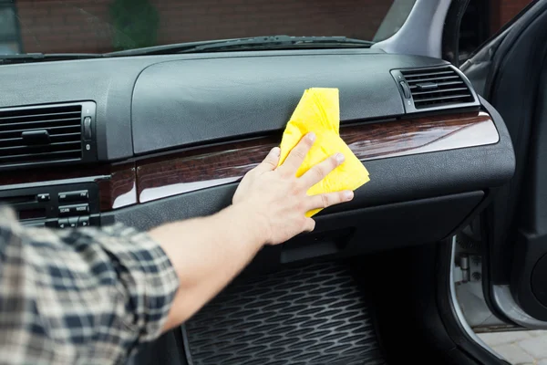 Polir carro a partir do interior — Fotografia de Stock