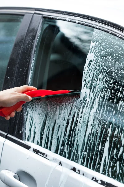 Cleaning car on a car wash — Stock Photo, Image