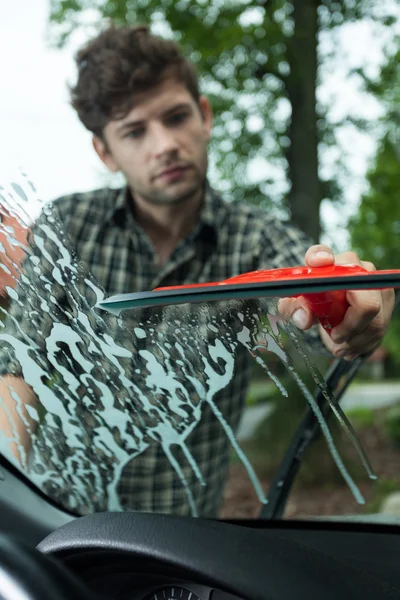 Cleaning windscreen in a car — Stock Photo, Image