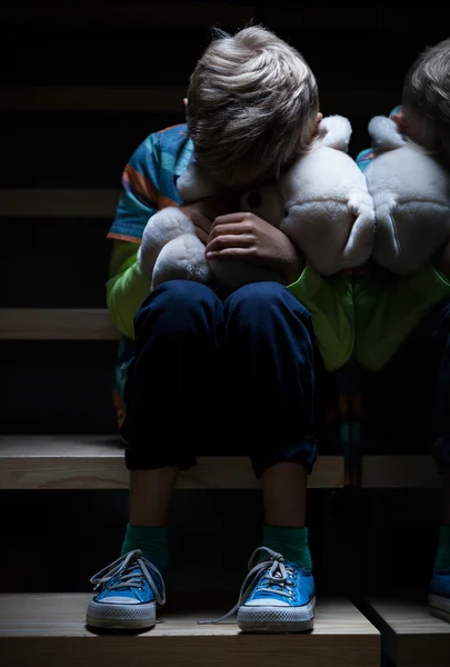 Pequeño niño teniendo problemas —  Fotos de Stock