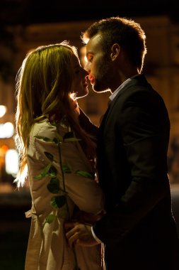 Çift randevu öpüşme