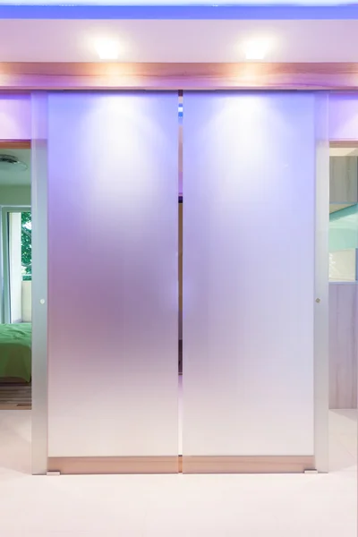 Moderna porta illuminata — Foto Stock