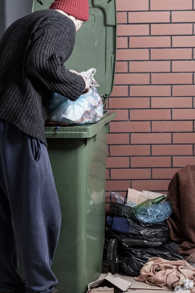 Homeless looking for something in the trash — Stock Photo, Image