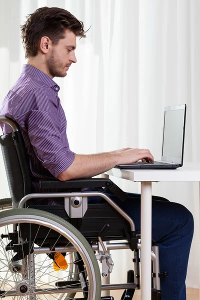 Disabled man surfing on the Internet — Stock Photo, Image