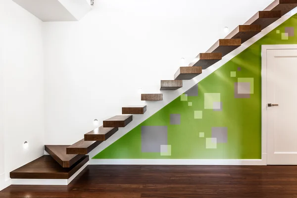 Escadaria iluminada na casa moderna — Fotografia de Stock