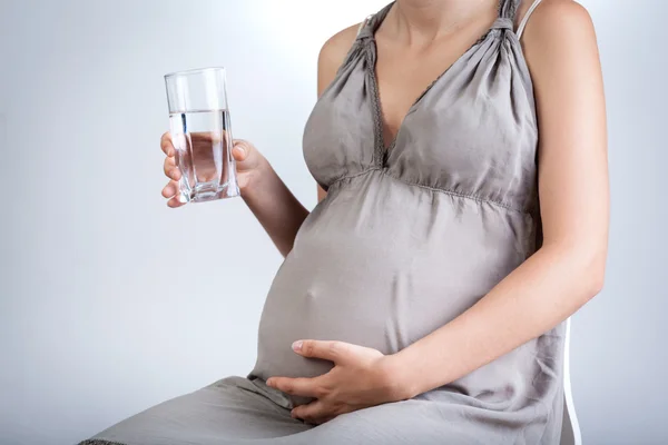 Müde Frau während fortgeschrittener Schwangerschaft — Stockfoto