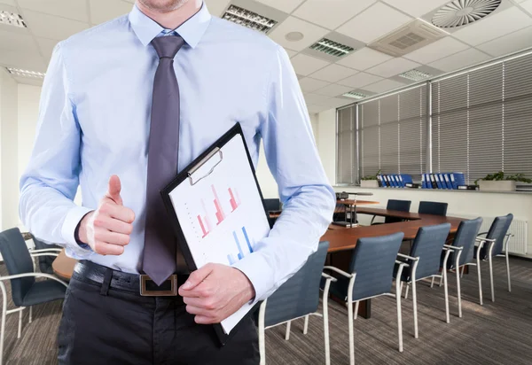 Geschäftsmann in Vorstandsetage — Stockfoto