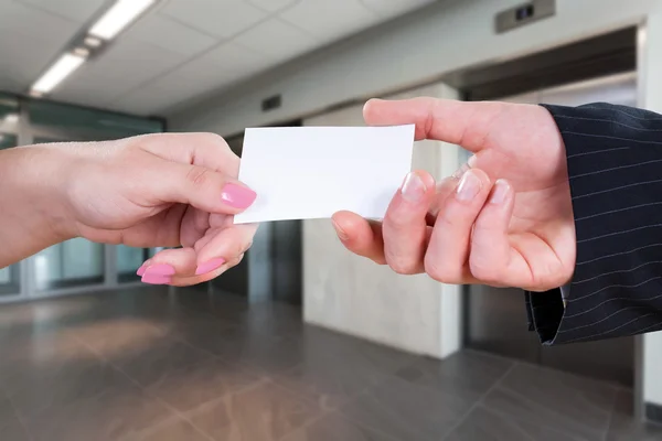 Giving a business card — Stock Photo, Image