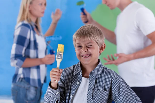 küçük çocuk sezme ve savunarak veliler