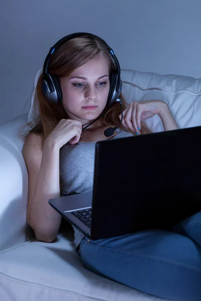 Girl talking on skype on couch — Stock Photo, Image