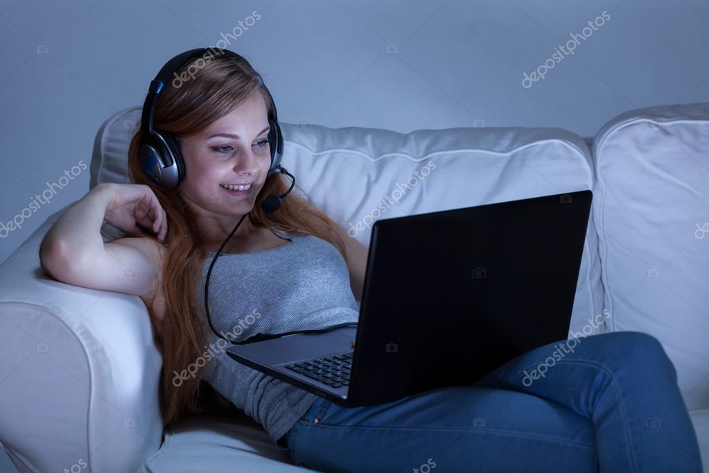 мировая сеть интернет. подросток и компьютер. информатизация. глобальная сеть. см интернет.