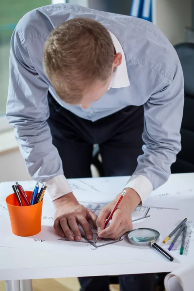 Architect drafing the building — Stock Photo, Image