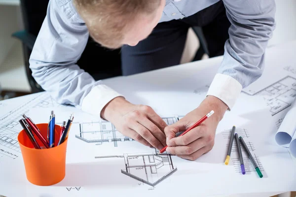 Architect designing the building. — Stock Photo, Image