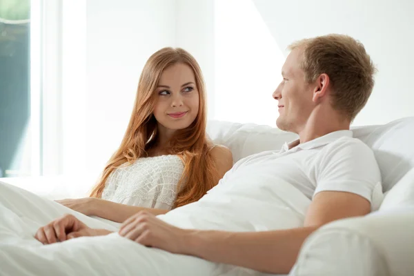 Couple during morning in bed — Stock Photo, Image