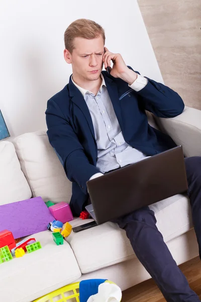 Working man talking on phone — Stock Photo, Image