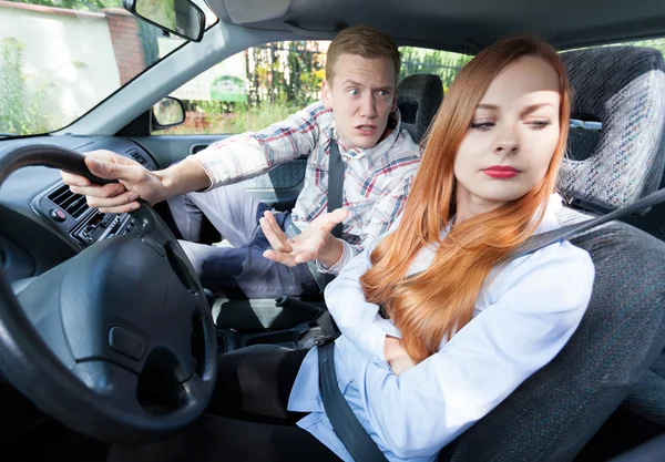 Couple with problems in a car — Stock Photo, Image