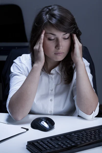 Vrouw gevoel hoofdpijn — Stockfoto