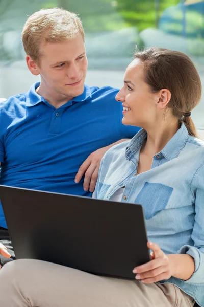 Happy couple using internet at home — Stock Photo, Image