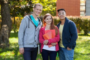 mutlu çeşitli öğrenciler