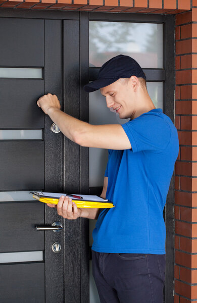 Delivery guy knocking on door