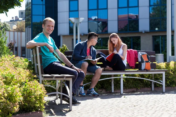 Learning in front of school — Stock Photo, Image