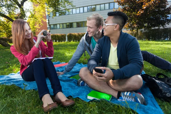 Break in school on a blanket — Stock Photo, Image