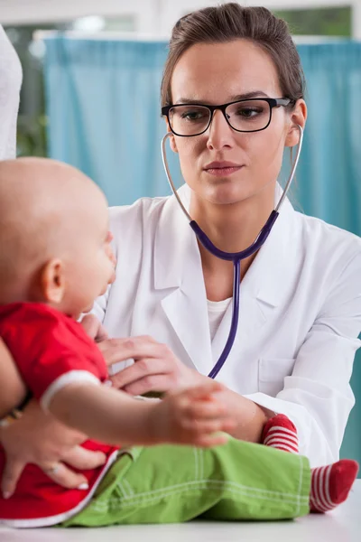 Child's doctor auscultating baby — Stock Photo, Image