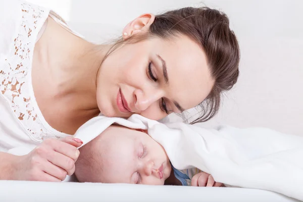 Sleeping infant and attractive mum — Stock Photo, Image