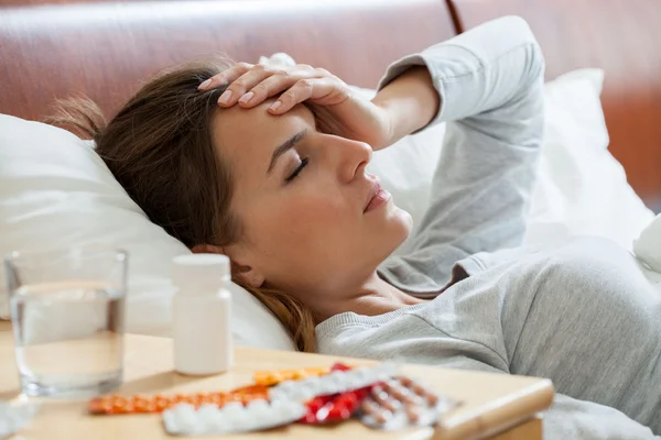 Frau an Grippe erkrankt — Stockfoto