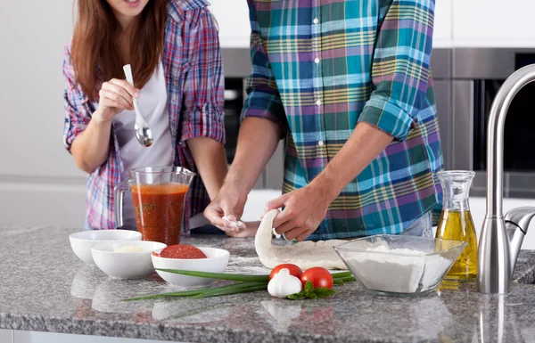Friends together in the kitchen — Stock Photo, Image