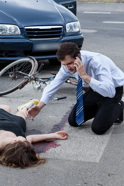 Человек, вызывающий скорую
