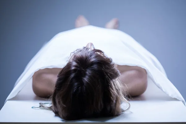 Dead woman in the morgue — Stock Photo, Image