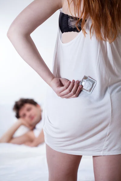 Slim girl with condom — Stock Photo, Image