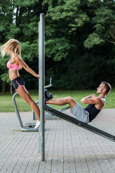 Young people working out outdoors — Stock Photo, Image