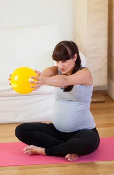 Mantenere in forma durante la gravidanza — Foto Stock
