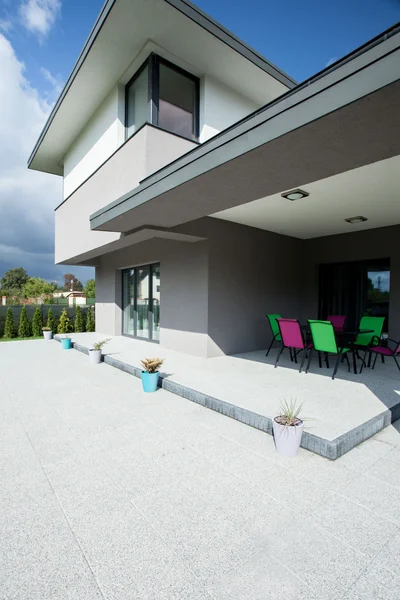 Terrasse in einem luxuriösen Haus — Stockfoto