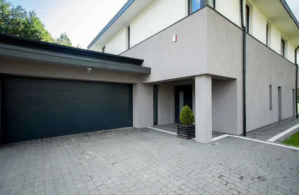 Garage van buitenaf — Stockfoto