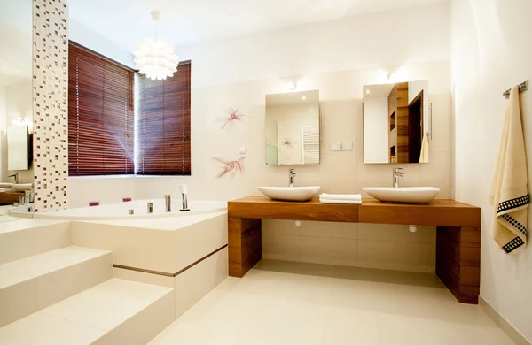 Spacious bathroom in modern house — Stock Photo, Image