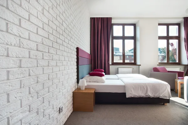 明るいベッドルームのインテリア — ストック写真