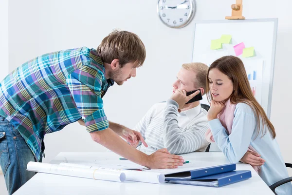 Företagare som arbetar på kontor — Stockfoto