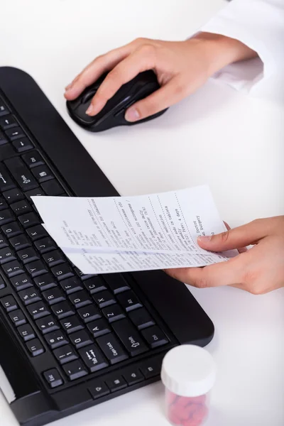 Pharmacist reading prescription — Stock Photo, Image