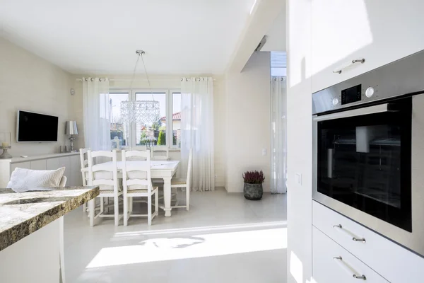 Open kitchen and dinning room — Stock Photo, Image