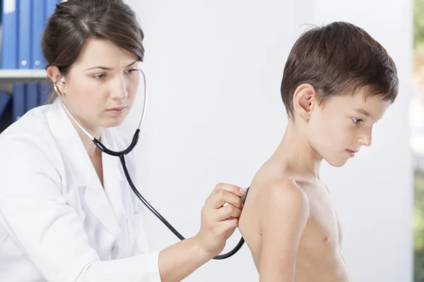 Patient auscultated by child's doctor — Stock Photo, Image