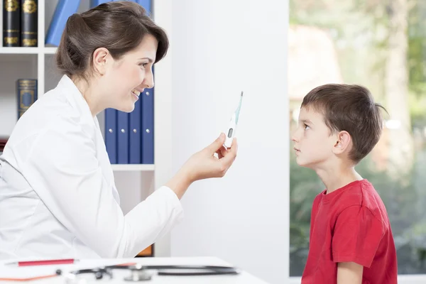 Barnläkare anläggning termometer — Stockfoto