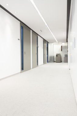 Bir iş merkezi salonunda