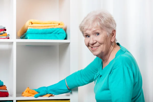 Senior woman cleaning house — Stock Photo, Image