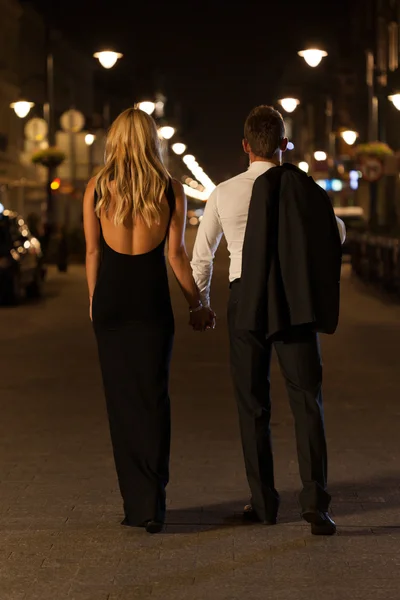 Elegant couple in the city — Stock Photo, Image