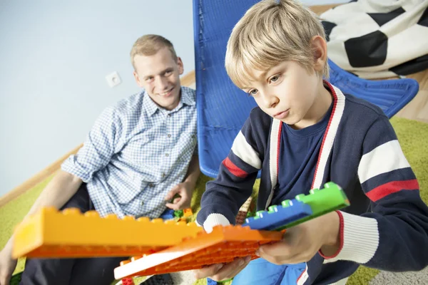 Padre si diverte con il bambino — Foto Stock