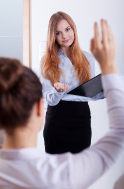 Bir Inquire sahip kadın